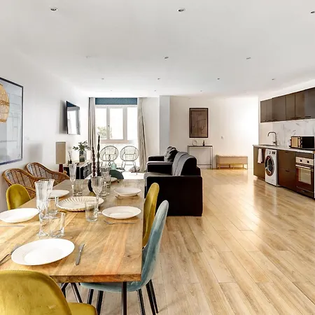 Large 4-bedroom By Buttes Chaumont - 12 Guests