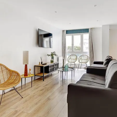 Large 4-bedroom By Buttes Chaumont - 12 Guests * Paris