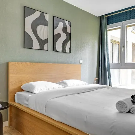 Large 4-bedroom By Buttes Chaumont - 12 Guests
