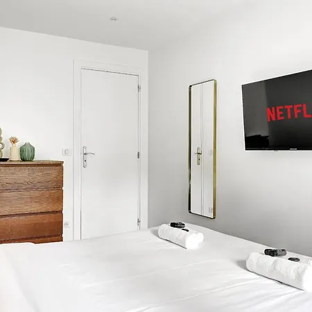 Apartment Large 4-bedroom By Buttes Chaumont - 12 Guests