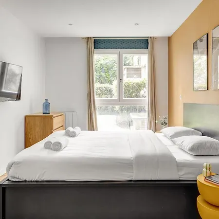 Large 4-bedroom By Buttes Chaumont - 12 Guests * Paris