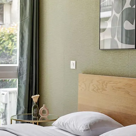 Apartment Large 4-bedroom By Buttes Chaumont - 12 Guests Paris